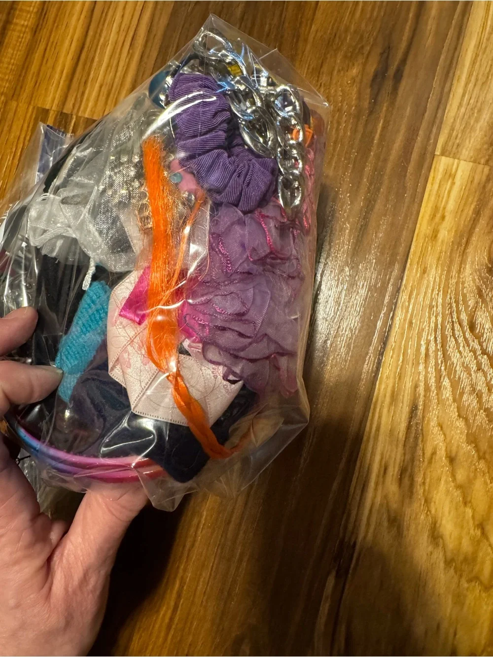 Vintage big bag of hair clips and claws never used. Includes hello kitty 😻♥️